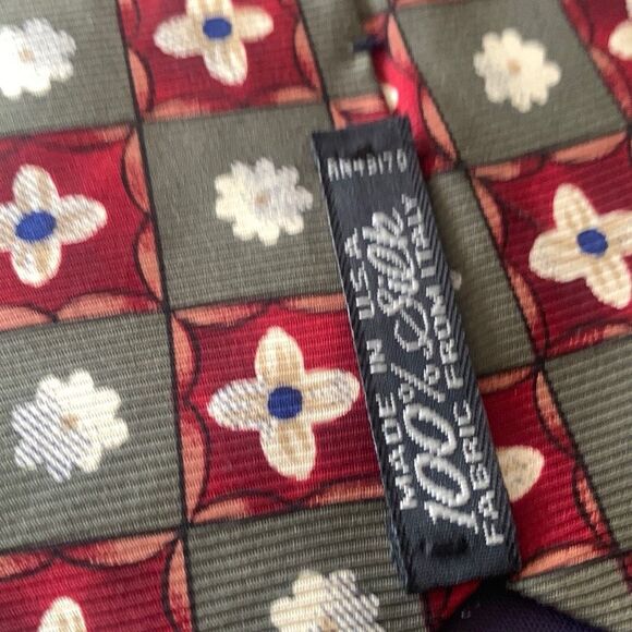 Pre Owned Men’s Geoffrey Beene Tie Neck Tie Necktie 100% Silk From Italy Red - Picture 4 of 5